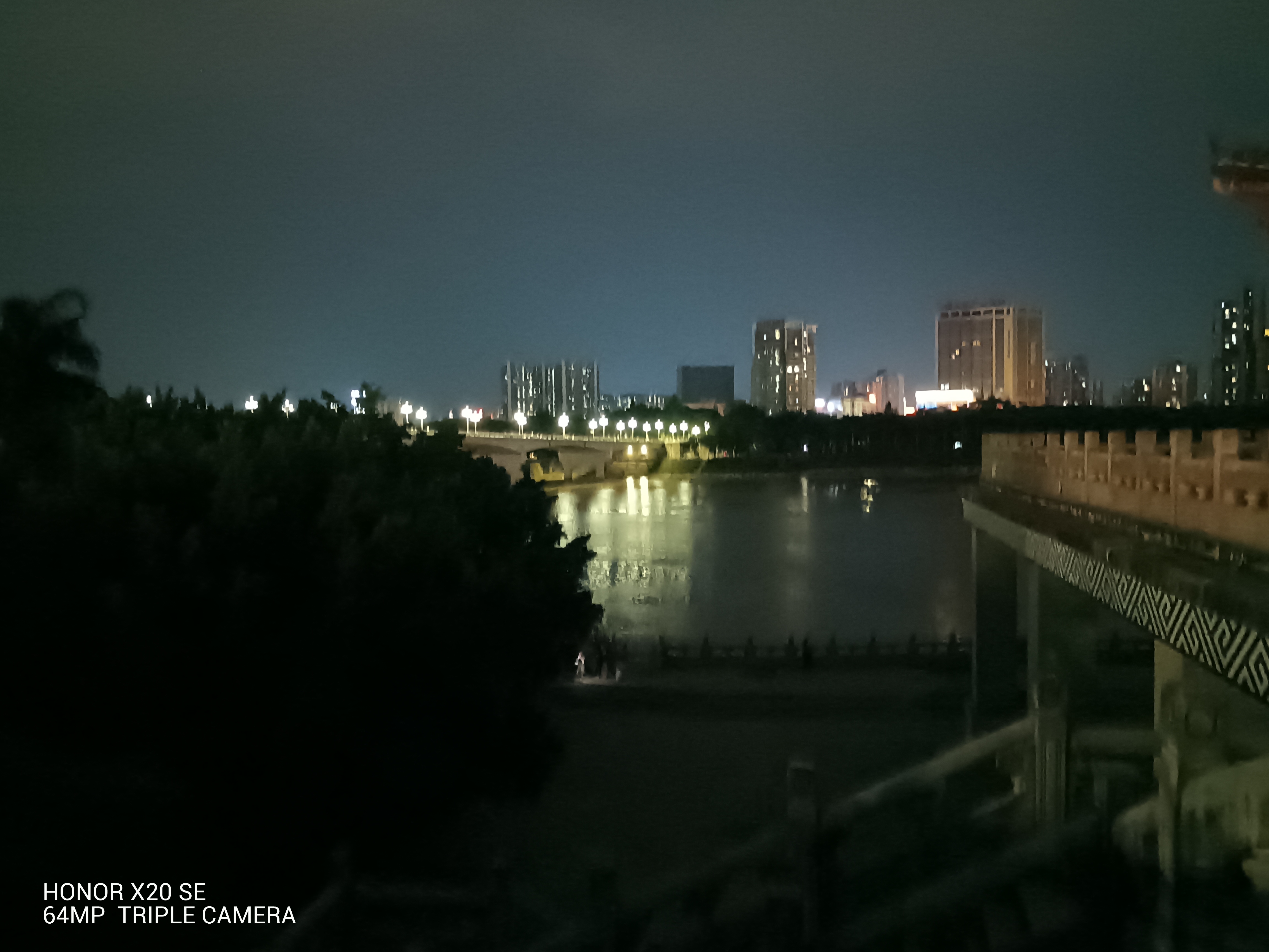 大家中秋快乐，月圆人圆。