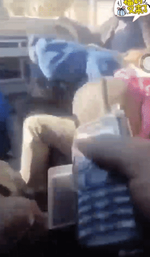 叙利亚极端武装抓了一大批年轻库尔德女人，已经在开始分配，其实其他阿拉伯女人何尝不是如此？

在这种时候，库尔德武装和他们签署协议退出阿勒颇，不知道有多少落单的要成为牺牲品。所以有时候必须面对这种危局，
