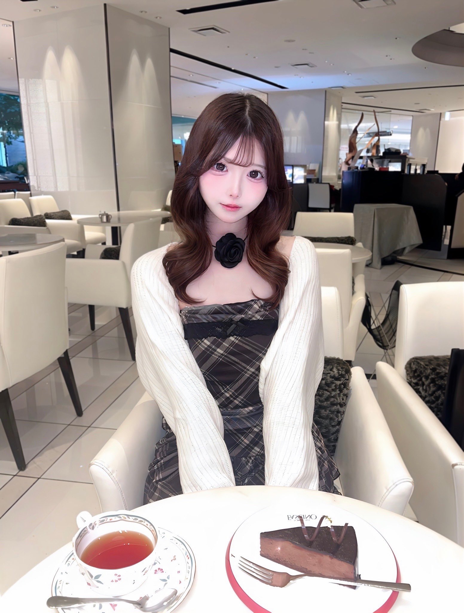 给庆祝一下朋友过生日，请她吃个饭，有谁也是今天过生日吗？