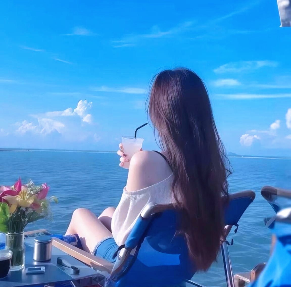 只看背影，你觉得她是美女吗？猜对的看正脸!