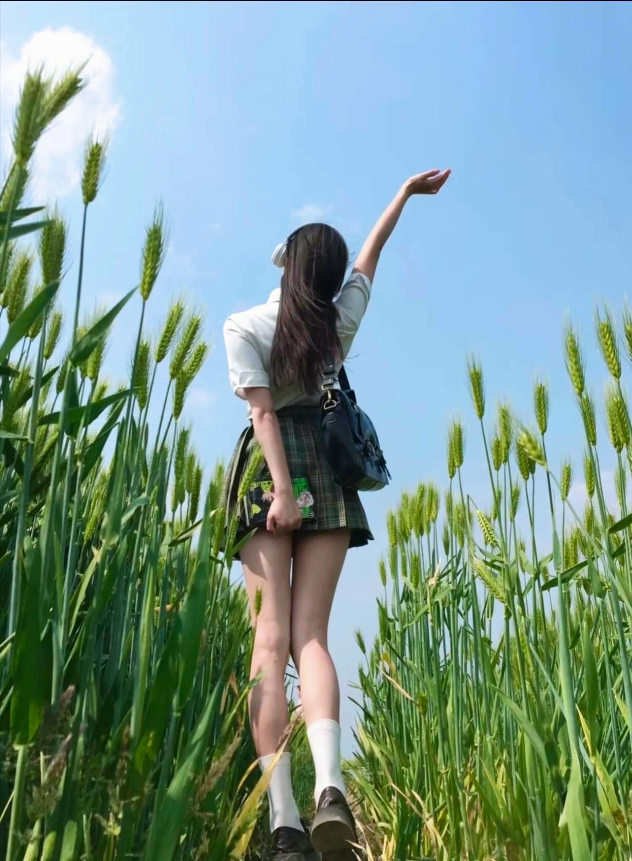 我也不想出门呀，可是她约我去郊游诶，我该带些什么呢？