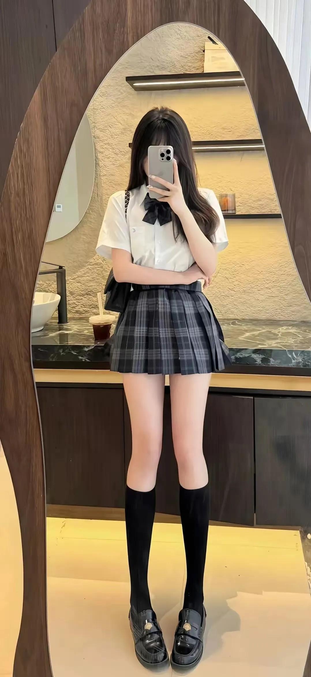 穿上JK出门就是不一样，回头率都变高了，真的有这么好看吗？