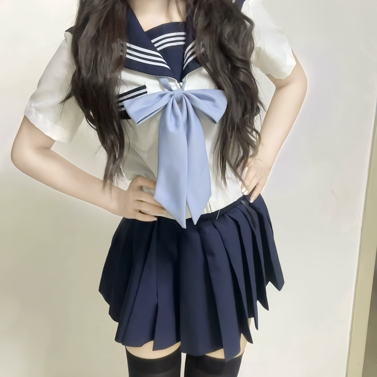 搞不懂为什么这么多人不让我穿JK，这都什么年代啦，不是早都穿衣自由了嘛，理由千千万，有说女孩子穿着太暴露晚上太危险，有说乖孩子不会穿JK，还有说穿黑丝就要把我腿打断，真是太过分了，我已经18岁了，我想