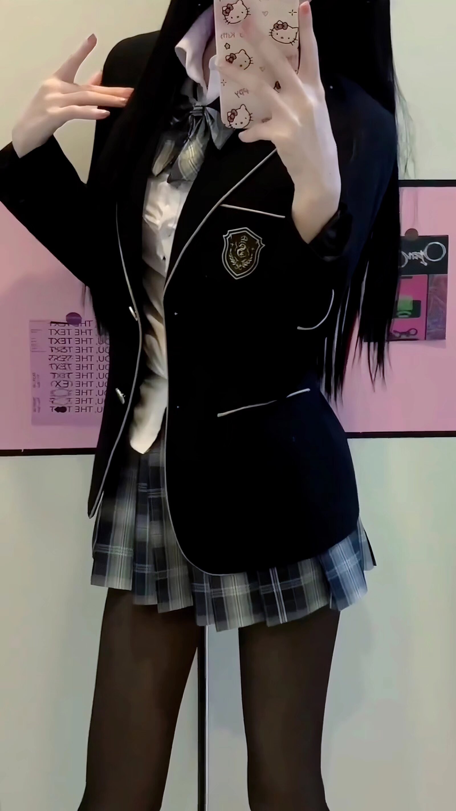 黑丝好看还是JK好看？我觉得穿在一起最好看!
要是女孩子喜欢男孩子想表白但是害怕失败，那你就穿黑丝+JK+白衬衫，99%能表白成功，如果没成功，那他可能不喜欢女的。