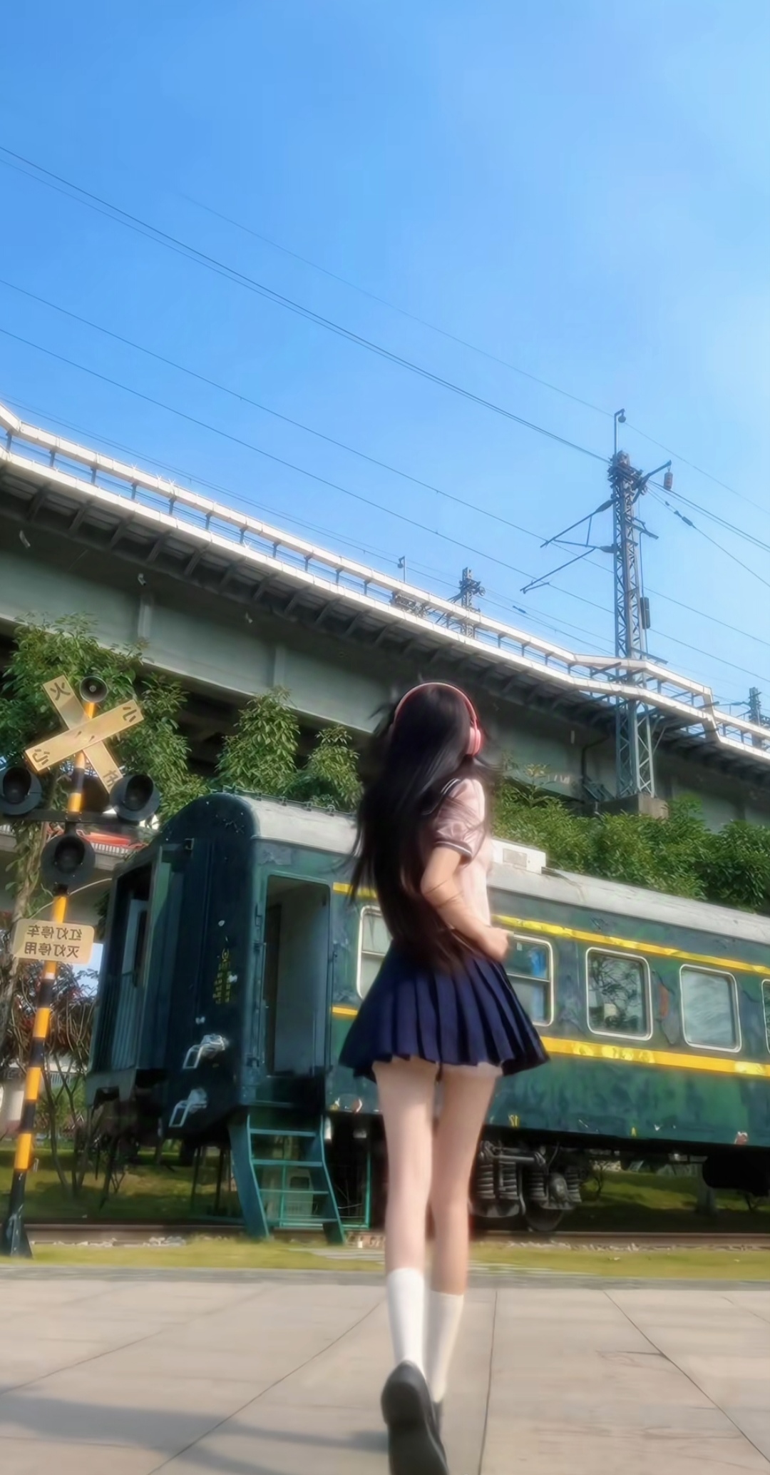 可是她晚上叫我去公园跑步呀，我该带什么东西出门呢[思考]