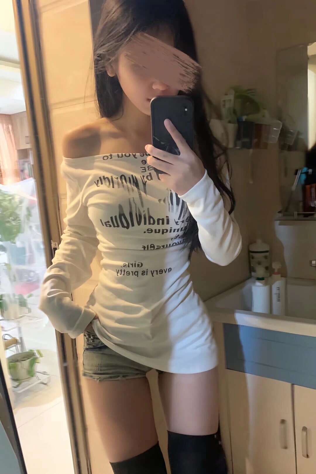 总以为自己想通了,但静下来时就好难过,也没什么好说的 就是心里堵的慌。