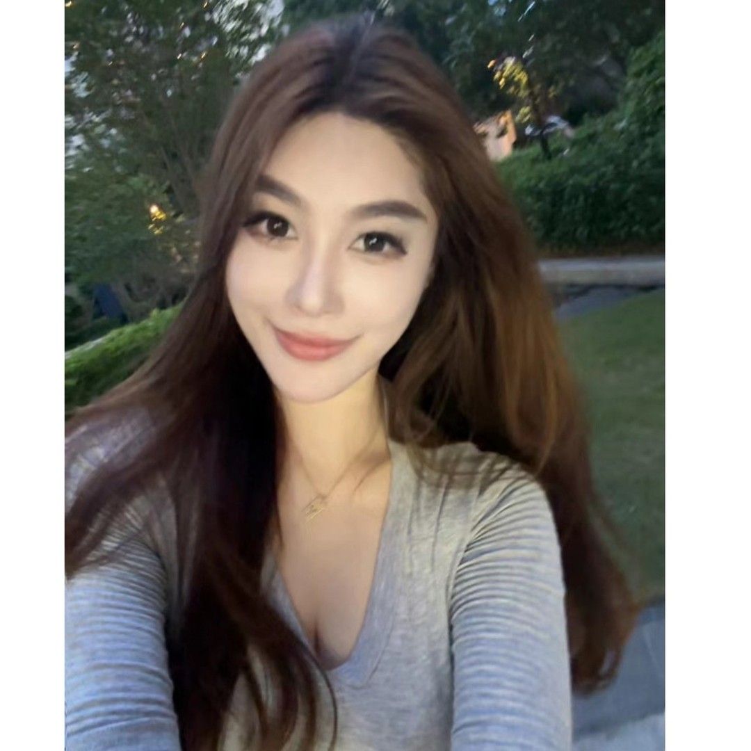 我发小想追我闺蜜，问我要联系方式，纠结给不给