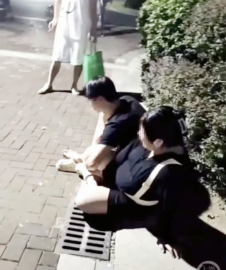 在安徽，夜色温柔地笼罩着宁静的小区，一位满怀期待的准妈妈，已步入孕期第34周，与
