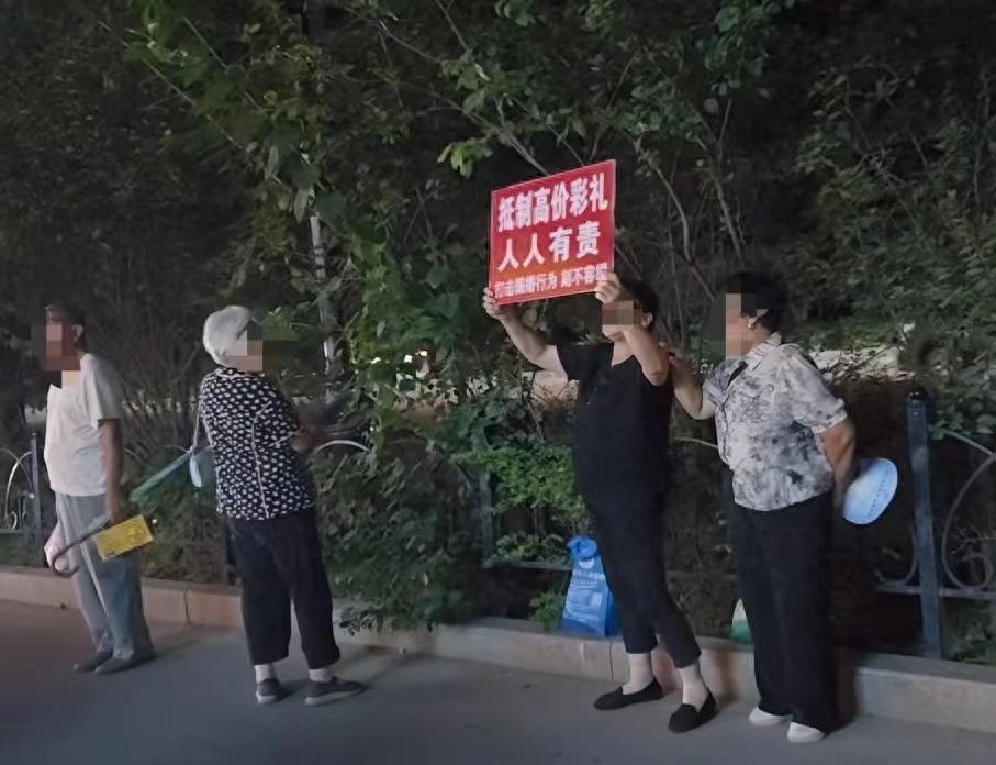 近日，“梁山少女退婚拒还巨额彩礼”一案波澜再起，成为社会热议的焦点。一名16岁女