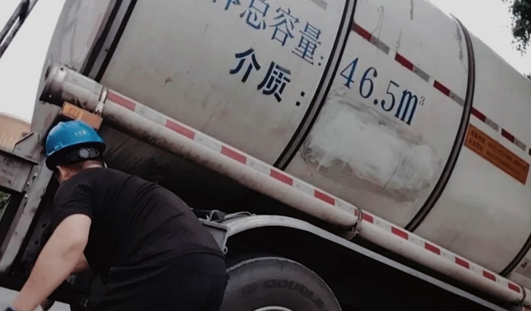 罐车卸完煤油竟直接装豆油，这不仅是食品安全的大忌，更是对消费者健康的极大威胁！
