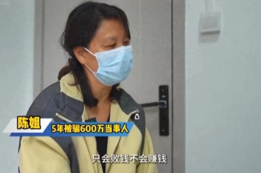 在湖北武汉的辽阔乡村，生活着一位名叫陈大姐的坚韧女性。年届五旬的她，曾和丈夫在田间辛勤劳作，生活虽简朴但充实。然而，生活的压力让她开始探索更多的致富途径。从养鸡鸭、卖鸡蛋，到开设小饲料店，陈大姐凭借勤