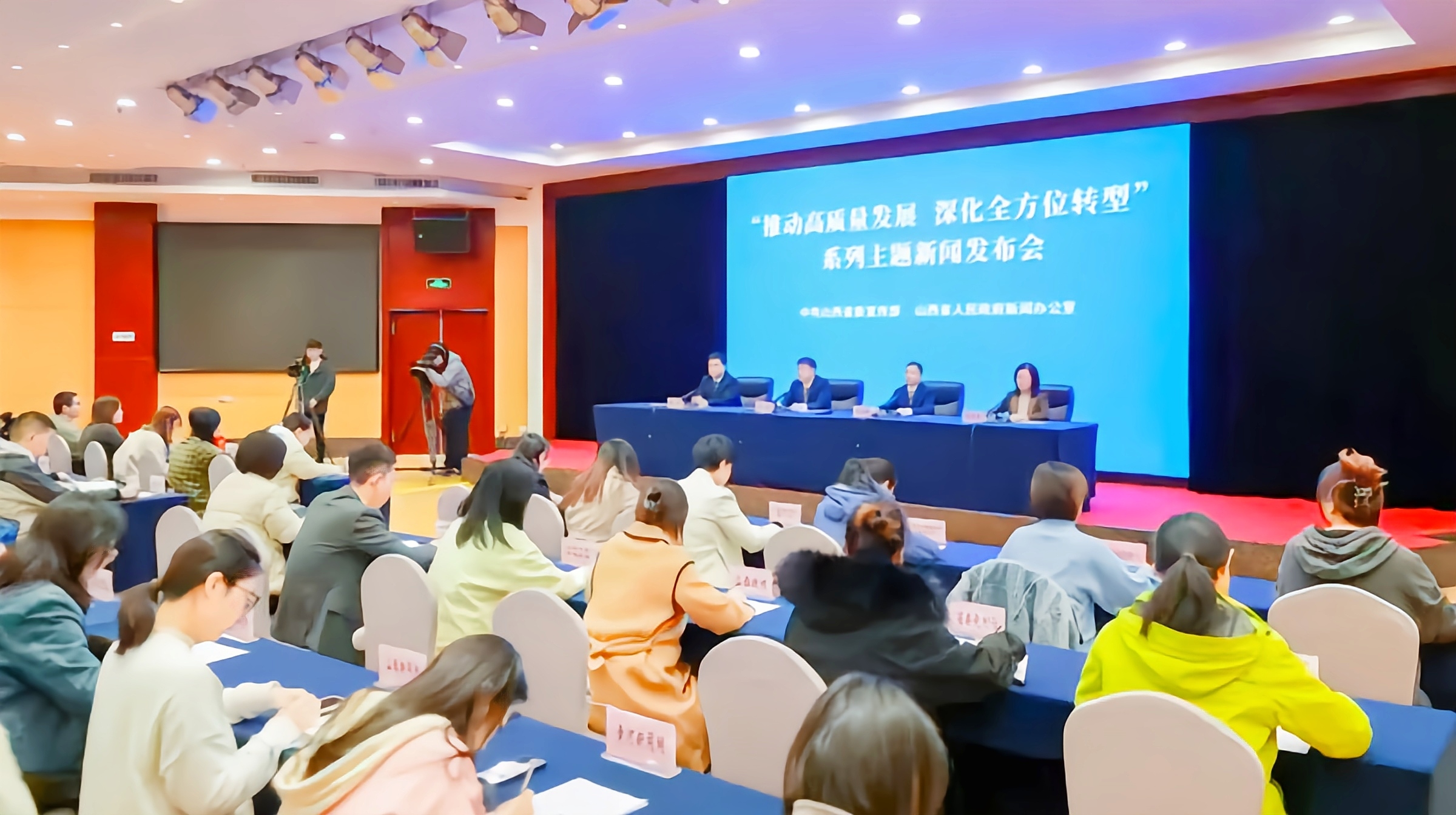 山西抛出“婚假大礼包”，30 天的婚假如同一颗重磅炸弹，在社会舆论的湖面激起千层浪！
 
在 2024 年 11 月 20 日的新闻发布会上，山西省卫健委副主任李瑞兵宣告山西在婚假政策上成为全国“领跑