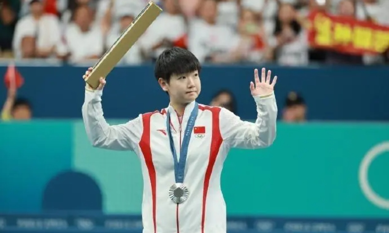 陈梦再封后，莎莎梦断巴黎！乒乓女王卫冕之路，孙颖莎能否洛杉矶逆袭？两届决赛同样的