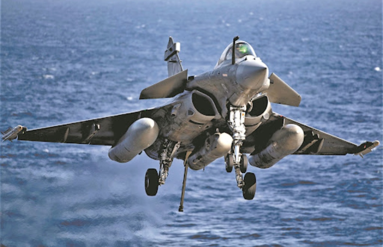 8月14日，法国两架“阵风”战斗机在东北部发生空中相撞事故，震惊世界。事故发生后