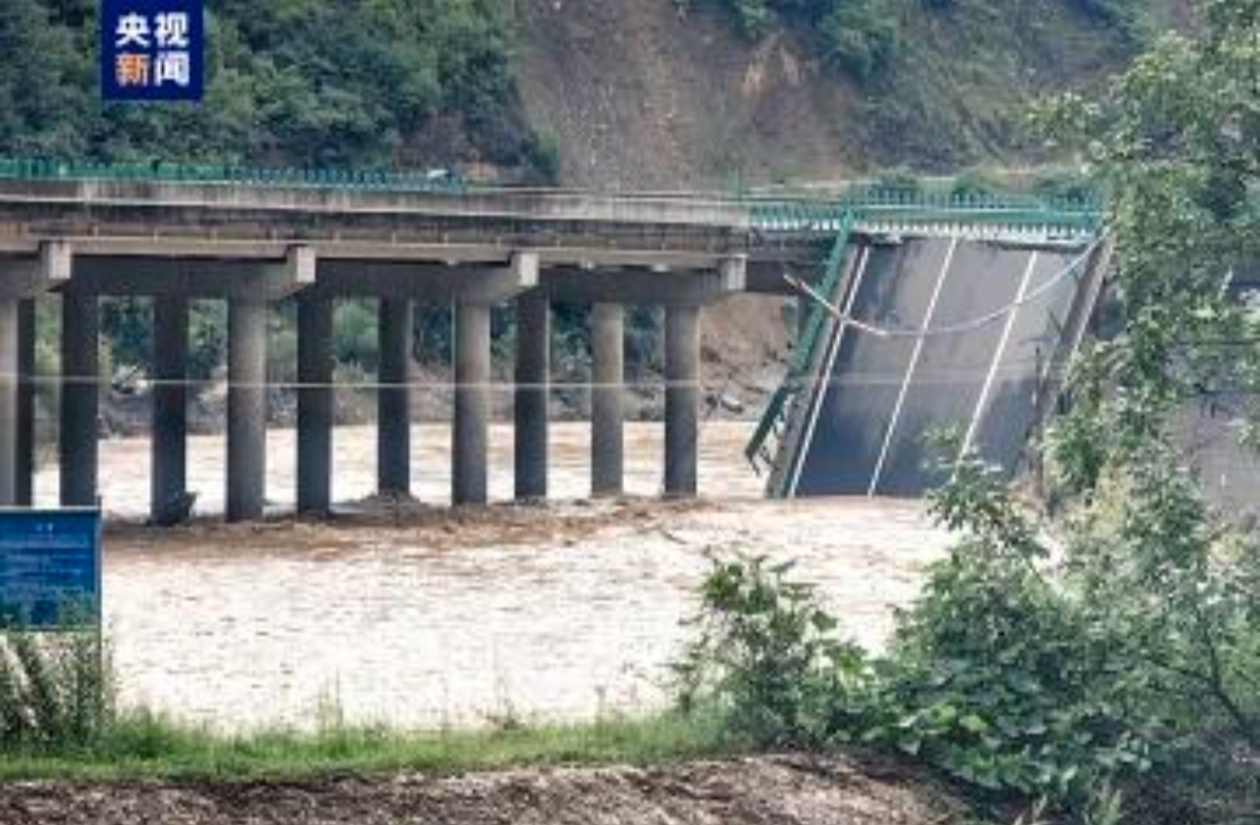 近日，陕西省商洛市柞水县在19日晚遭遇暴雨侵袭，引发山洪爆发。丹宁高速公路水阳段