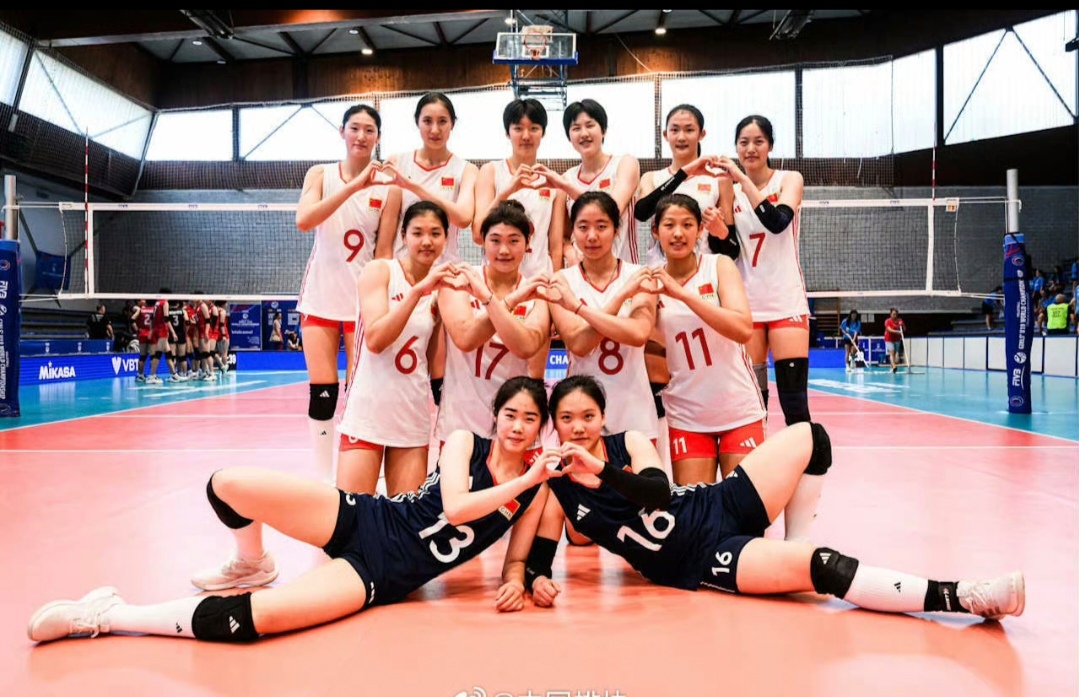 13-25、25-14、25-17、20-25、15-10，中国女排的小将们苦战五局力擒日本女排。
这支日本青年军好像背离了日本女排以往的特点，各种失误多得离谱，全场自失竟然有34分，比我们多了11分