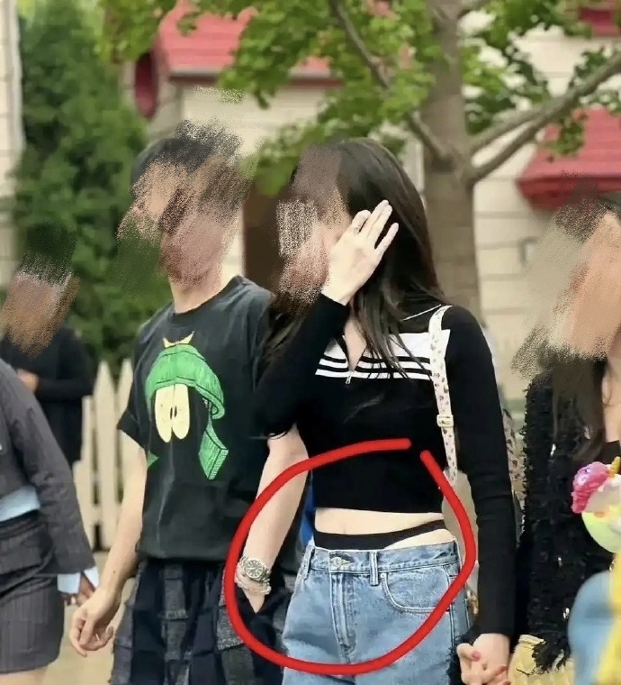 有没有男同胞回答一下，你们真的能接受女朋友穿这种出门吗？