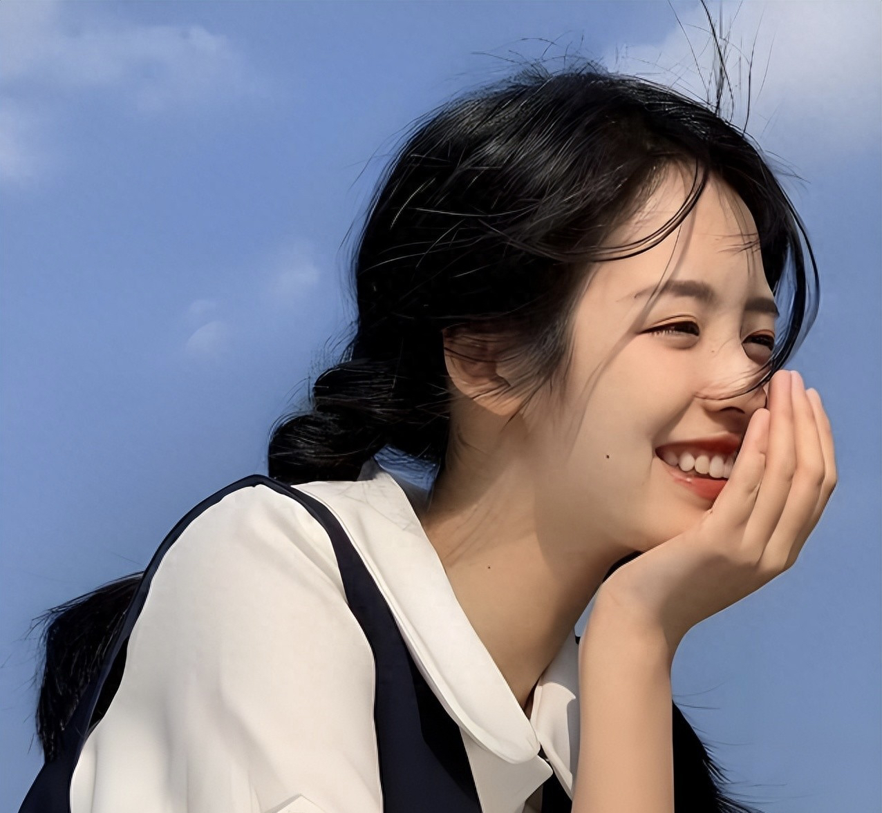 闺蜜不婚的奇葩理由：生了孩子，还得分零食给他，舍不得
一吃货闺蜜，到了适婚年龄一直不想结婚，问她原因老不肯说。
就在刚刚，终于告诉我了，她痛心疾首地说：“因为想到结了婚就要生小孩，生了小孩就要把自己的