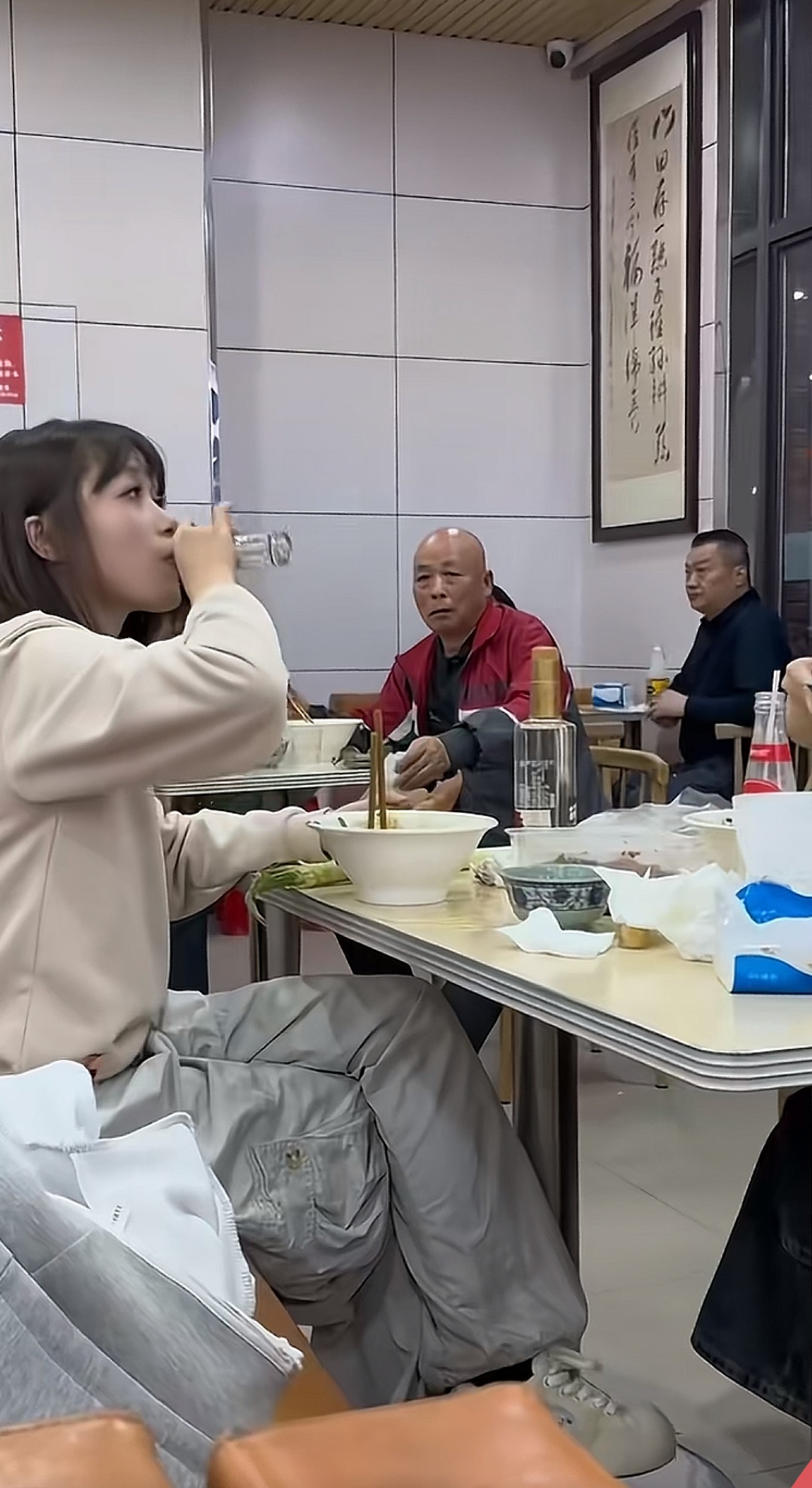 老大爷这佩服的眼神