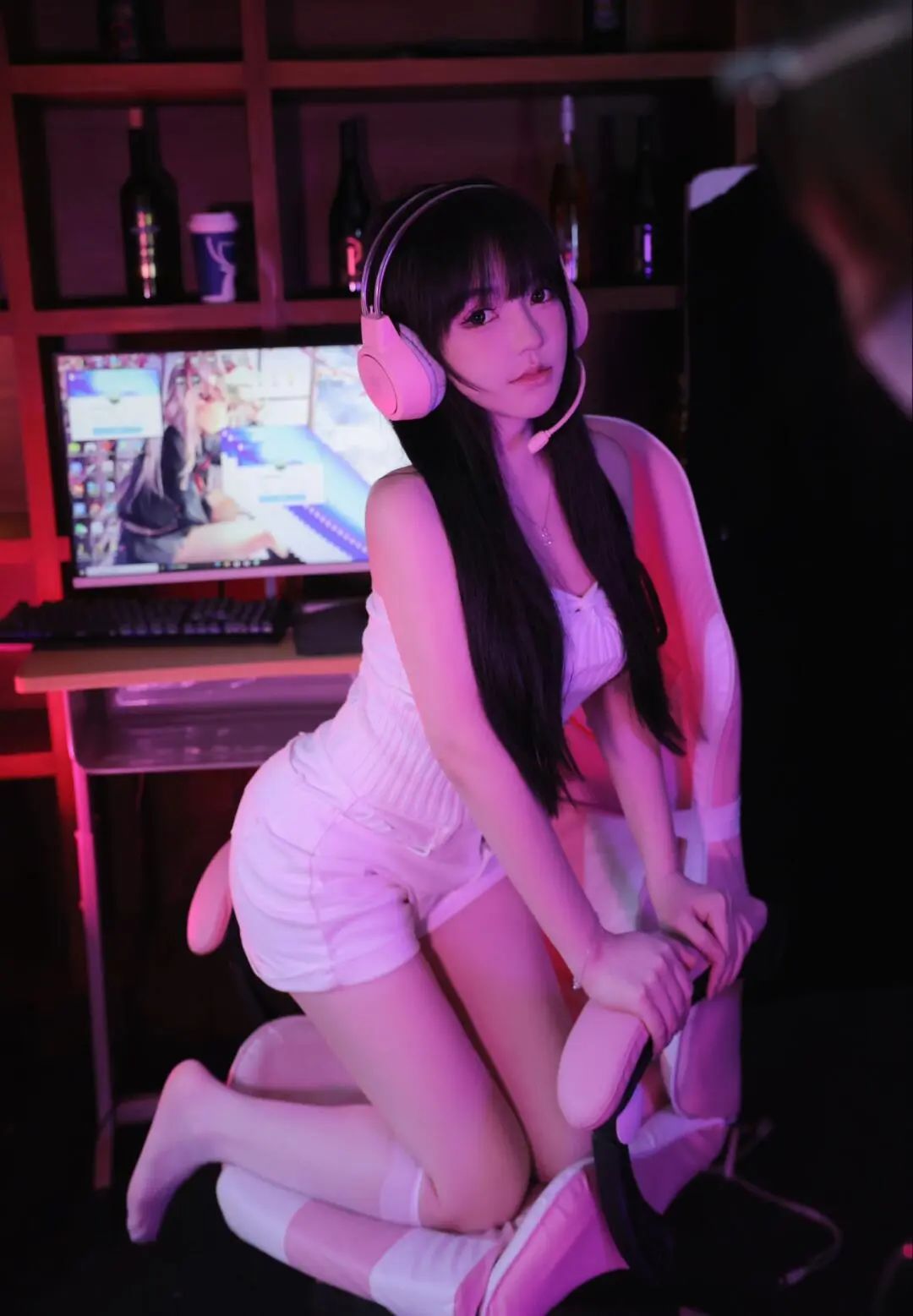 赏析美好第1171篇～电竞少女