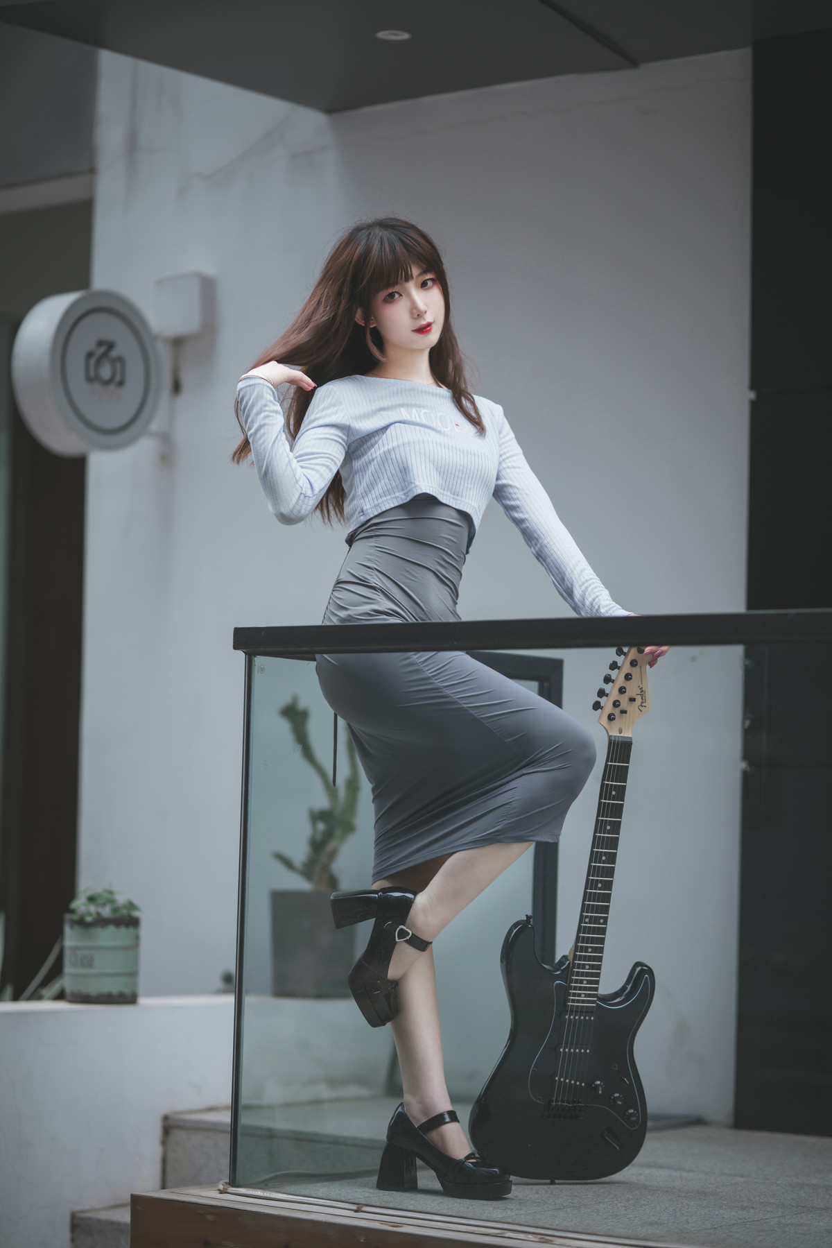 赏析美好第1177篇～吉他妹妹