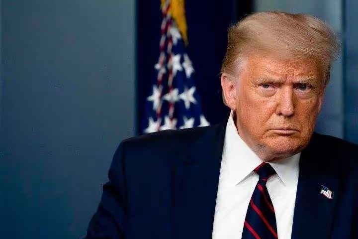 特朗普的复仇正式开始：势必要找到美国2020年大选舞弊的证据！

近日，据媒体报道，有知情人士透露，特朗普计划在司法部组建一个调查小组，在关键摇摆州寻找2020年大选舞弊的证据。特朗普还计划解雇司法部