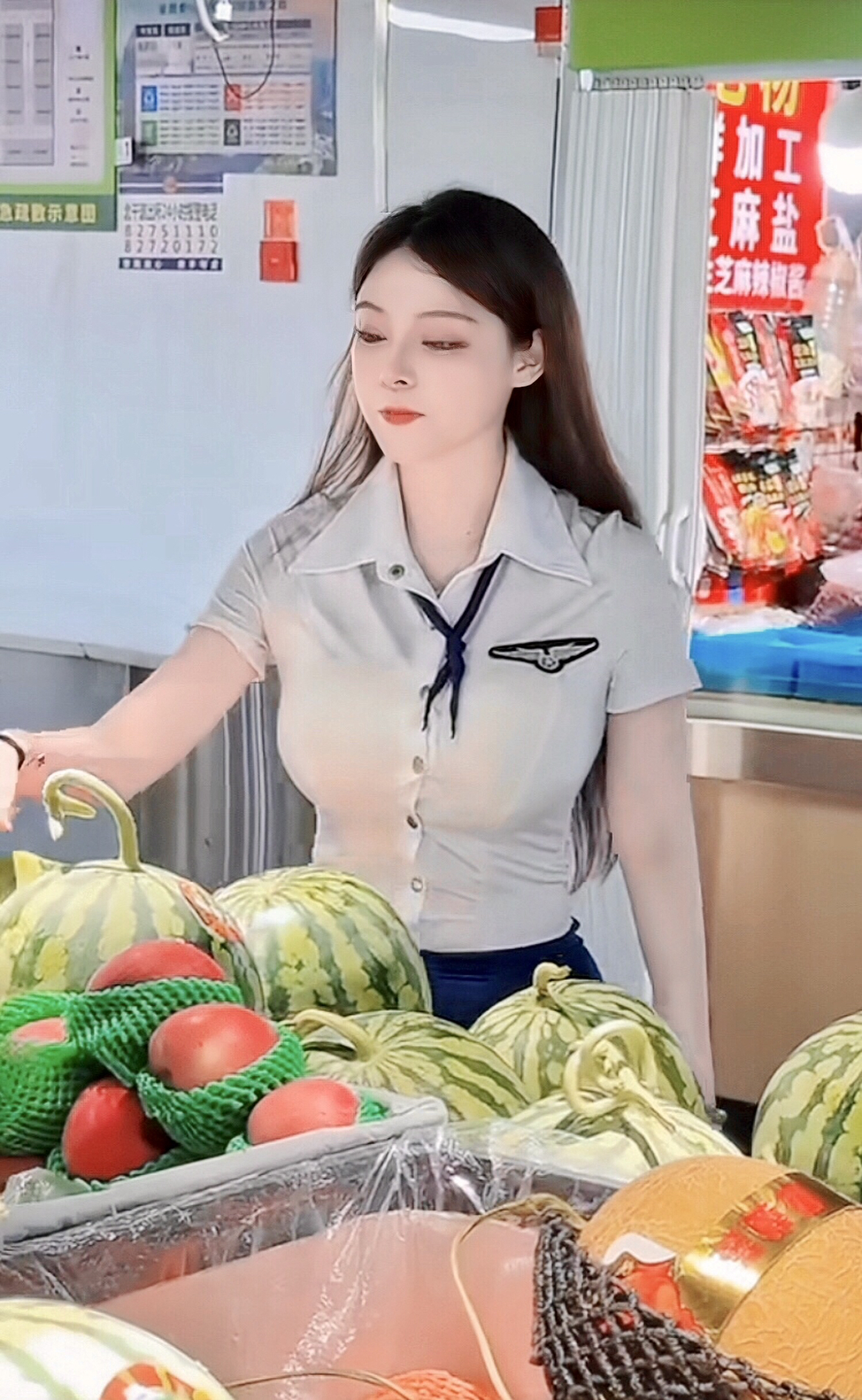 顾客：老板西瓜怎么卖