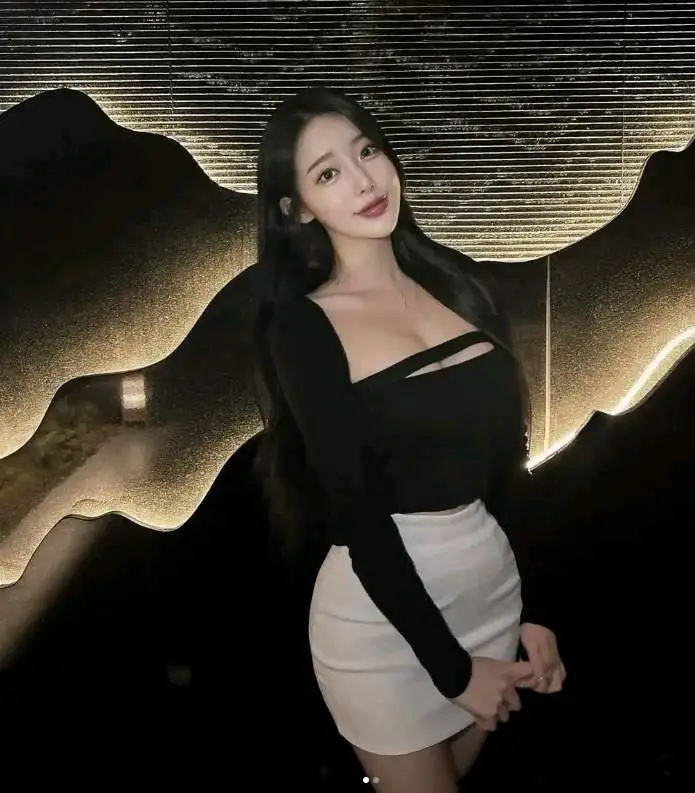 人生终是这样的糊涂，盼得春来，又要把春辜负。