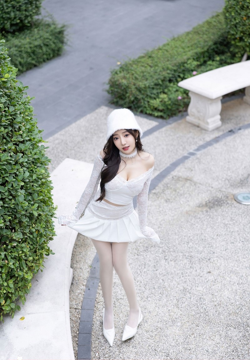 世界在下沉，我们在狂欢。