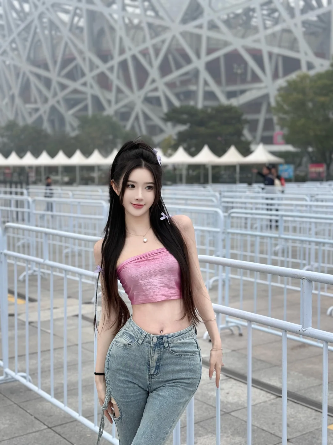 人间的事，只要生机不灭，即使重遭天灾人祸，暂被阻抑，终有抬头的日子。