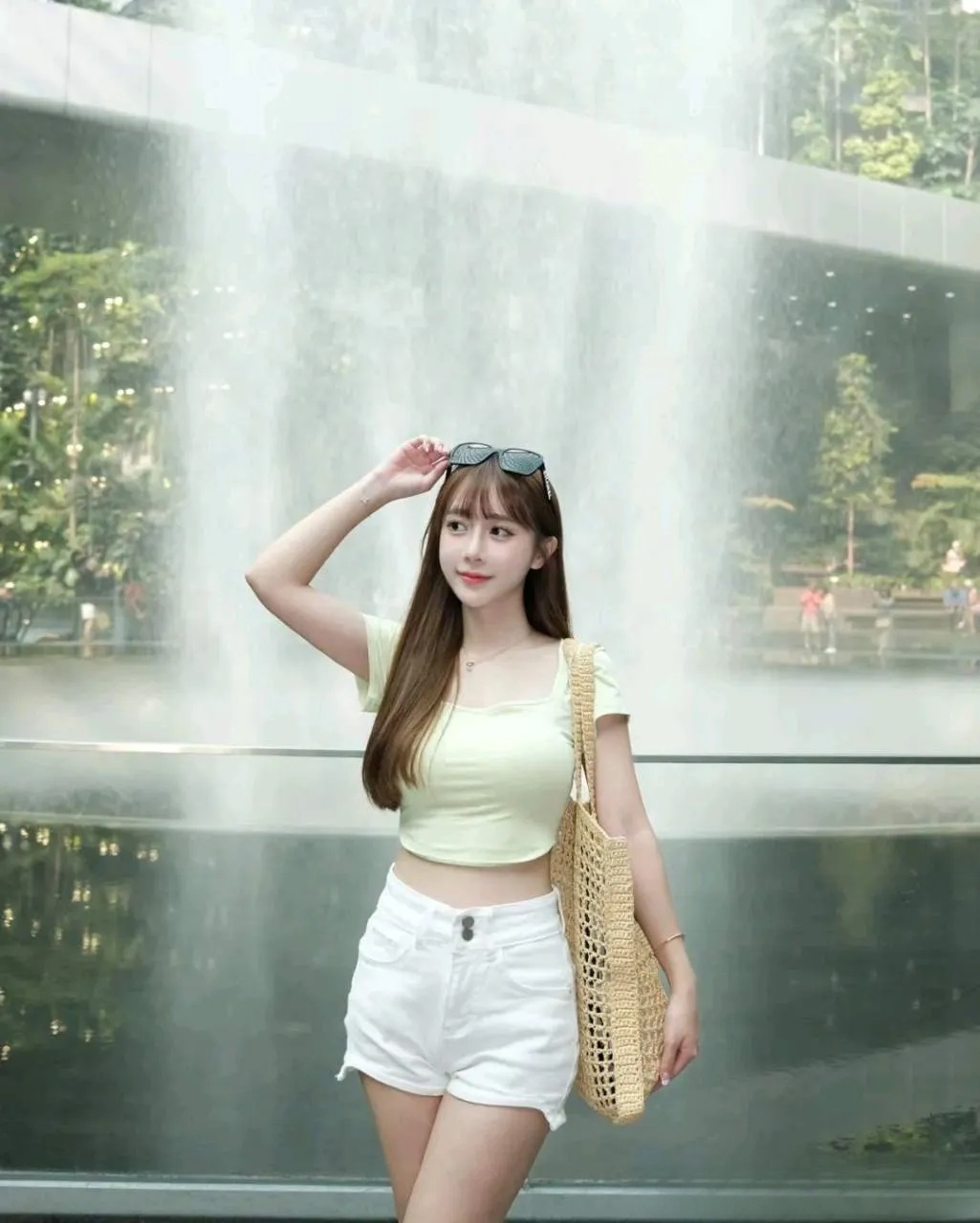 我们都无比地坚信，风雪再寒冷，冬天再漫长，都无法阻止温暖的回归。