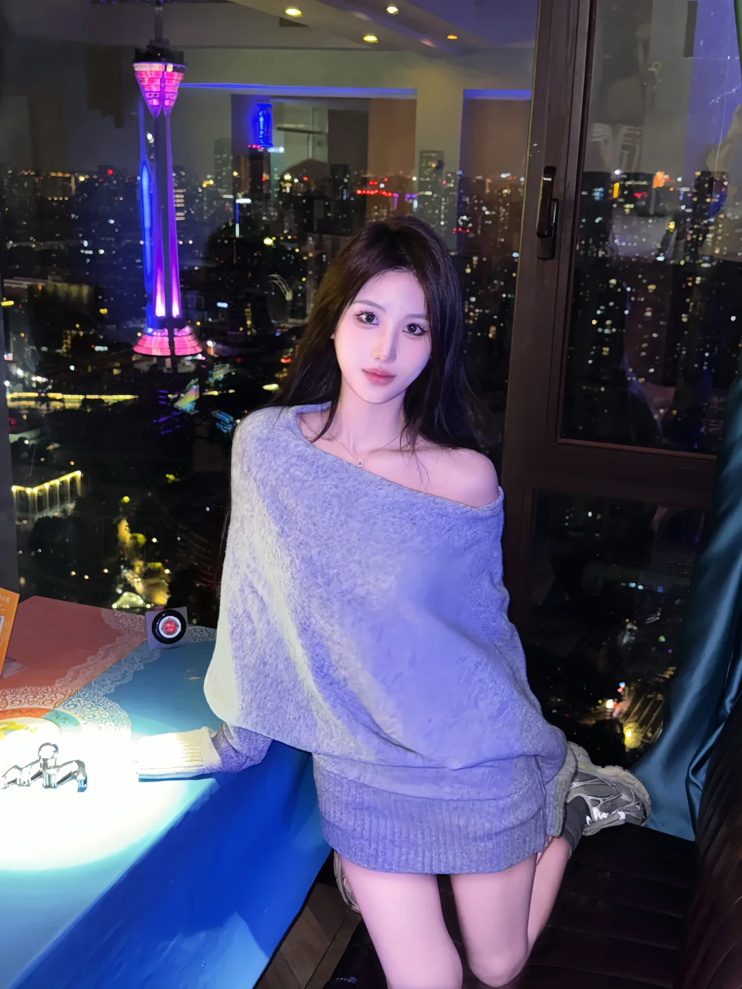 愿这湖水千年，映照清风朗月，愿你一生所得，皆为你所愿。