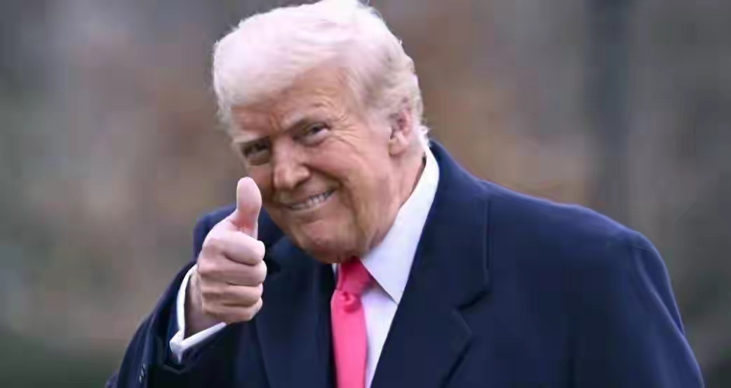 快讯！快讯！
特没谱真的没救了
​​特朗普在镜头前公然指责尼克松打开了中国的大门，将当前的经贸僵局归咎于这一历史决策 。几天前，他还扬言要对华加征高额关税，结果没过多久就松口，这一连串反复举动让市场承