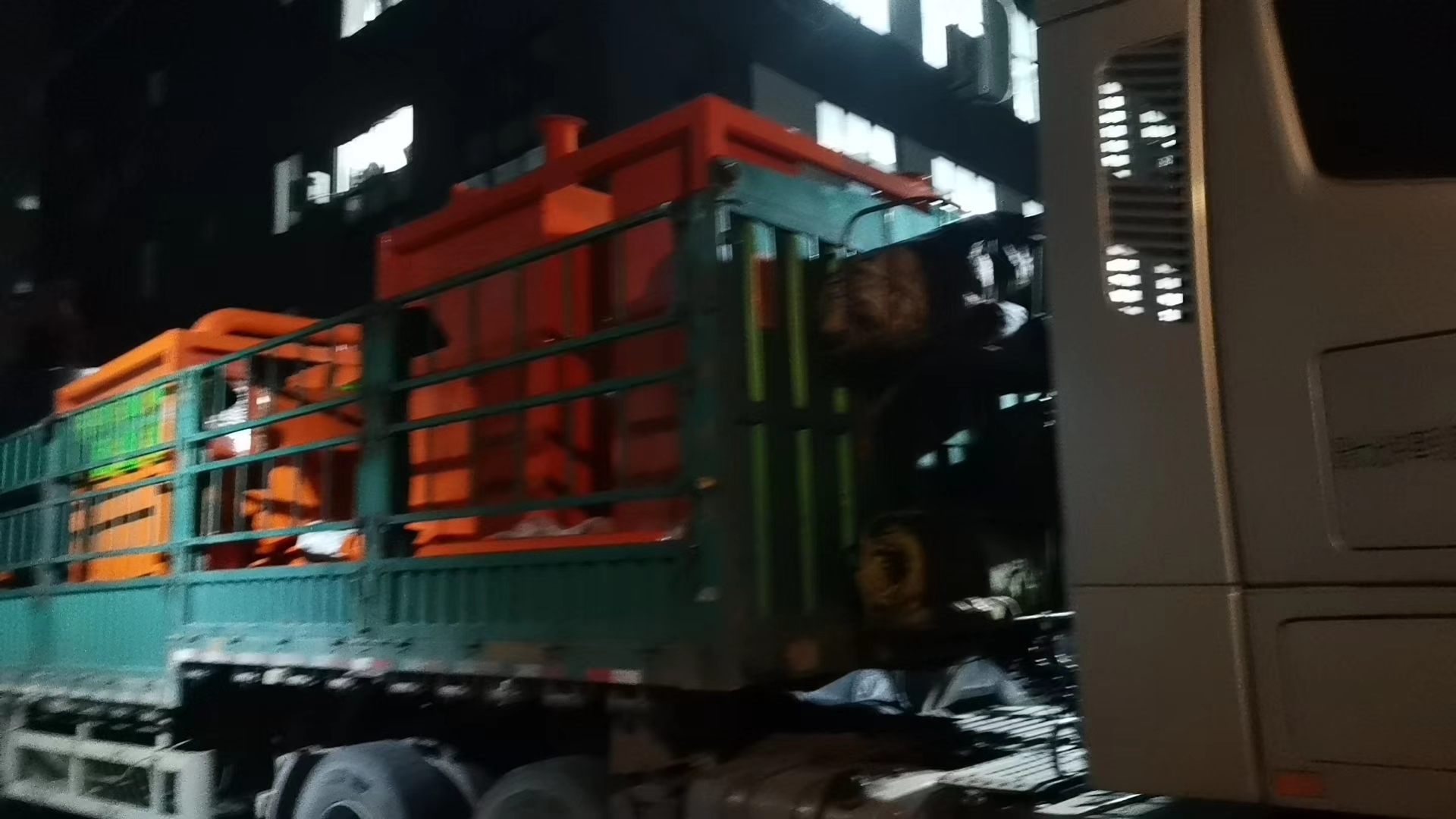 3吨乡镇垃圾热解气化焚烧炉：绿色科技引领乡镇垃圾处理新风尚

在宁静而繁忙的乡镇，垃圾处理一直是困扰居民和政府的一大难题。传统的填埋方式不仅占用大量土地，还可能造成地下水污染和土壤污染。而焚烧方式虽然