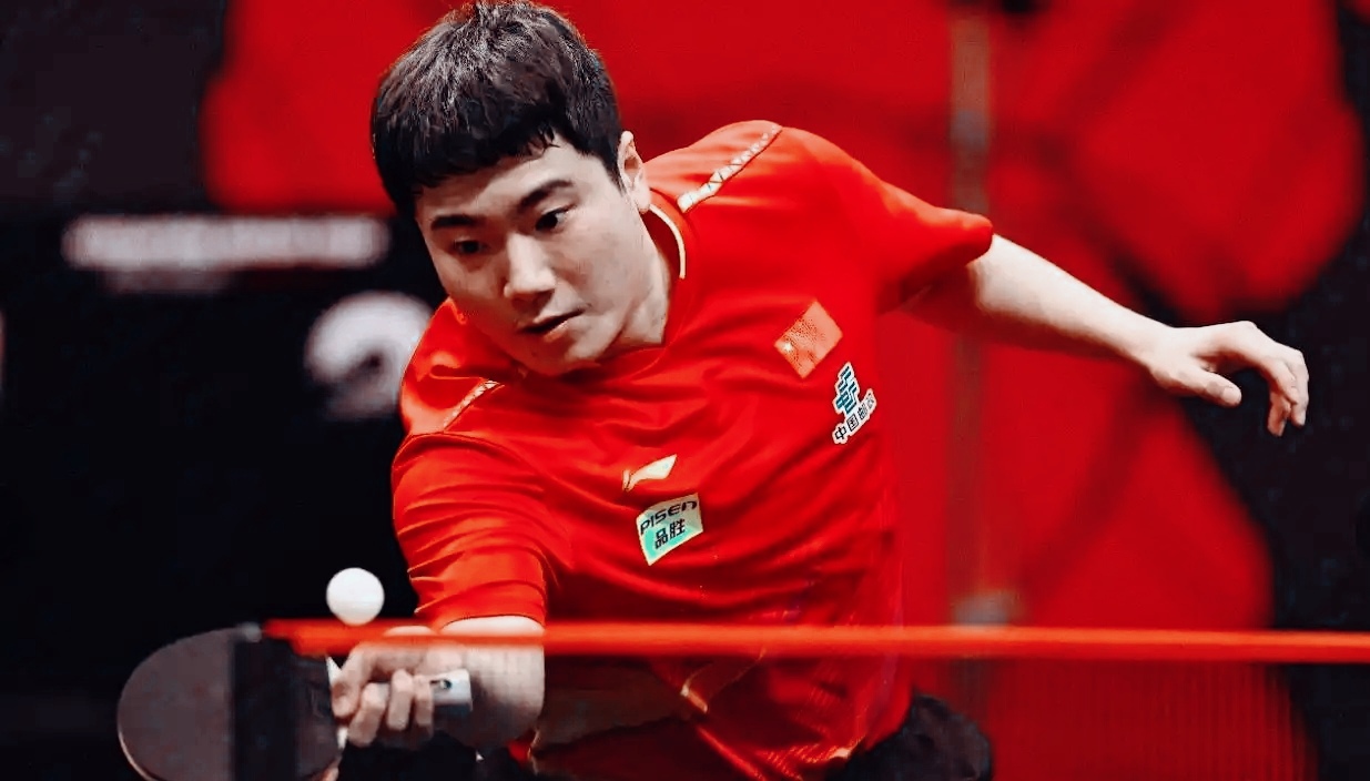 平野美宇爆冷出局！世界冠军的意外失利背后，竟是这些因素作祟！




男单赛场：梁靖崑与王楚钦的坚韧之路

2025年WTT新加坡大满贯赛的男单赛场，就像一场跌宕起伏的戏剧，充满了未知与惊喜。梁靖崑和