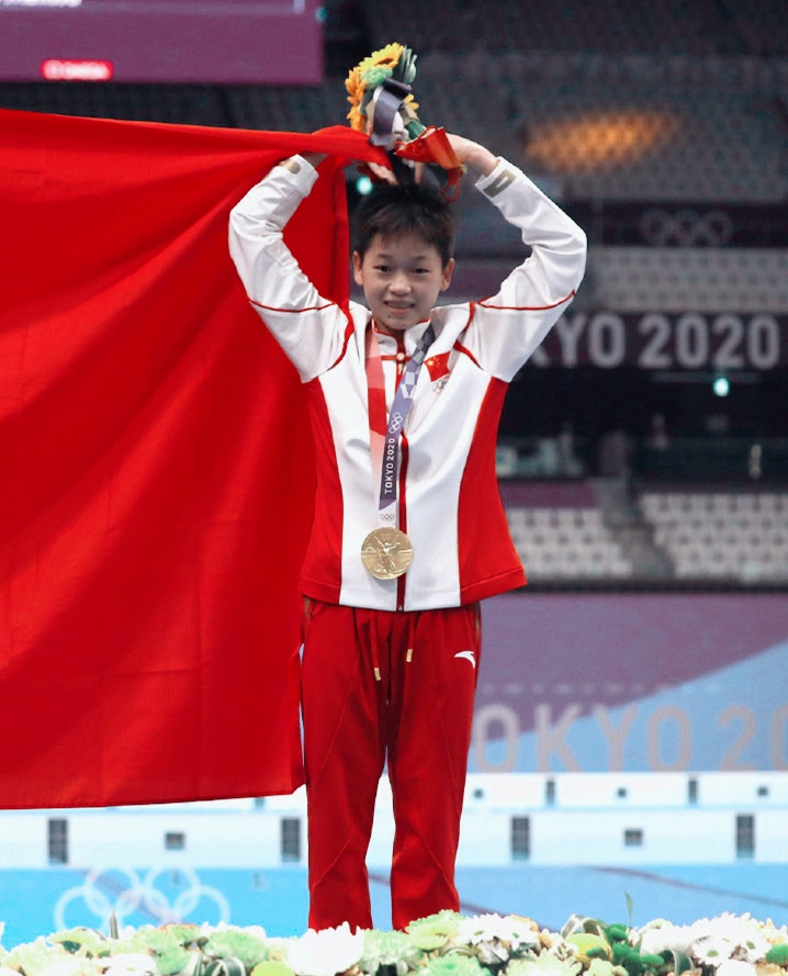 14岁入行，22岁三金！全红婵如何打破极限、创下跳水传奇？


全红婵的突破与荣耀：一段跳水传奇

2024年1月2日，跳水女神全红婵被评为世界泳联年度最佳女子跳水运动员。这一奖项，无疑是对她多年辛勤