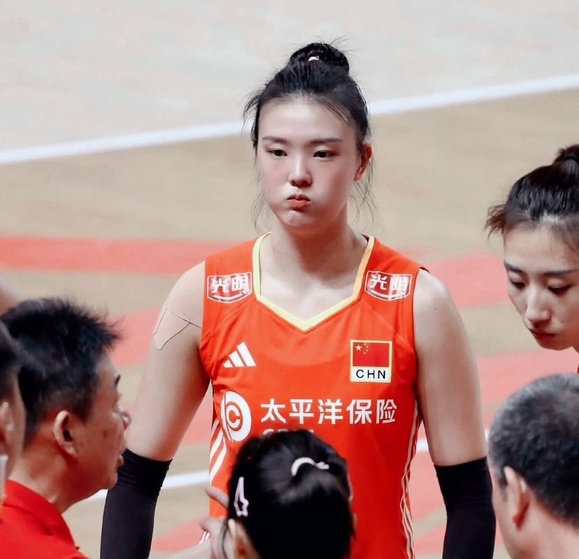 从数据看差距！张常宁与王云蕗究竟谁更稳定？



张常宁与王云蕗：两颗耀眼的星，谁能在赛场上更闪亮？
每一位排球爱好者，都会对这两位选手有着深深的记忆。张常宁与王云蕗，虽同在中国女排的阵中，却各自拥有