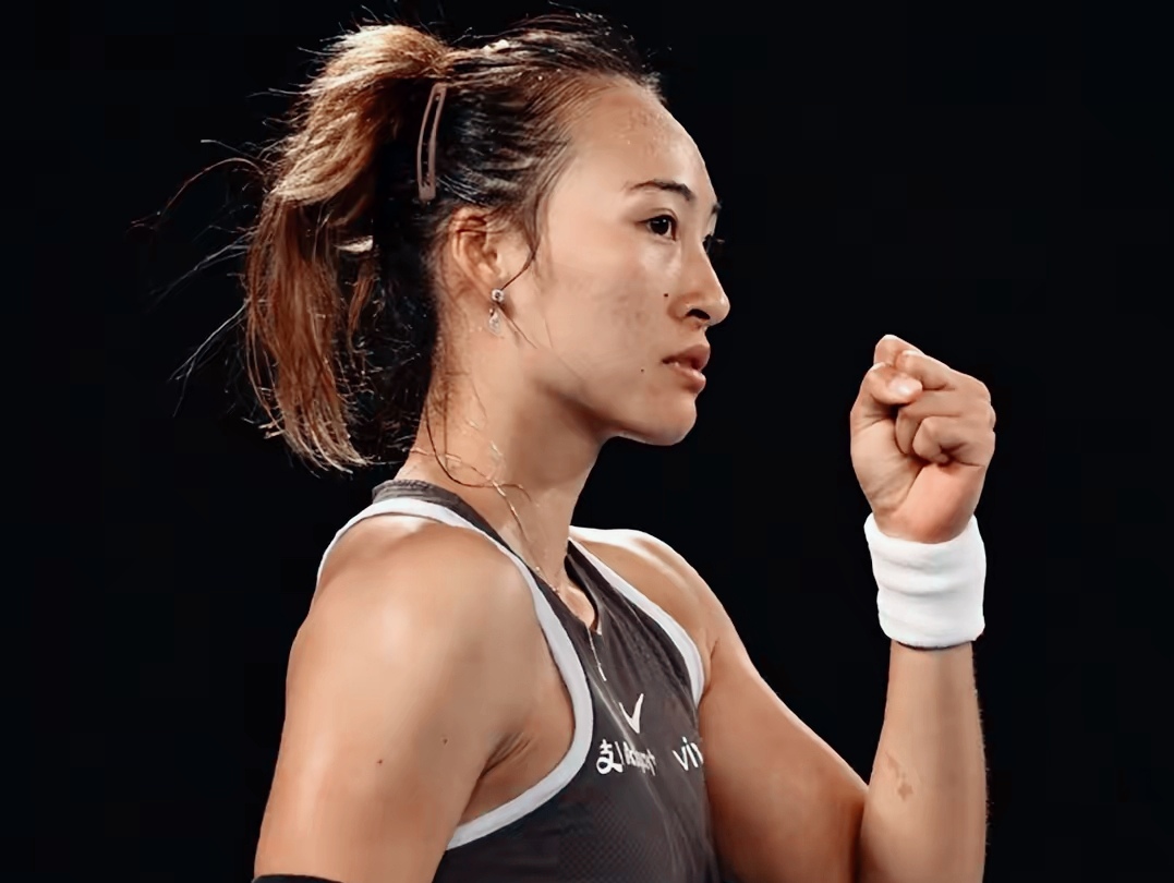 捷报！澳网女单首轮赛事：2 - 0 横扫对手




在12日澳网女单首轮这场比赛中，郑钦文的表现真的非常出色。

郑钦文背后付出的努力和汗水可想而知。她所在的半区可不得了，那简直就是死亡半区，和头号