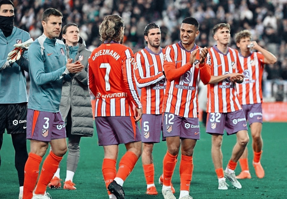 意外之败！莱加内斯如何逆袭，打破马竞连胜神话



在足球场上，胜负如同人生的起起落落，谁都无法预见下一刻的命运。马竞在这场对莱加内斯的比赛中，仿佛在一瞬间跌入了一个深深的坑，连胜的势头戛然而止。面对