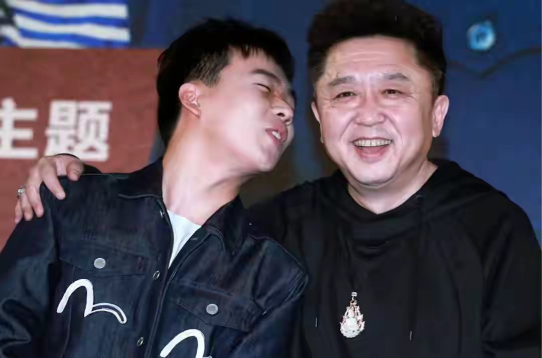 郭麒麟一句话撕下郭德纲的“遮羞布”，曹云金终于争了一口气！

当年在德云社，曹云金是最像郭德纲的徒弟，无论是天赋，还是说相声的水平，曹云金都像“年轻版郭德纲”。

只是，这一对师徒，最终闹掰，外界盛传