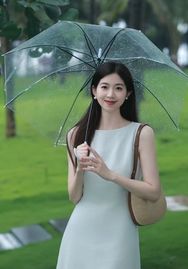 这位美女长的美，细皮嫩肉樱桃嘴