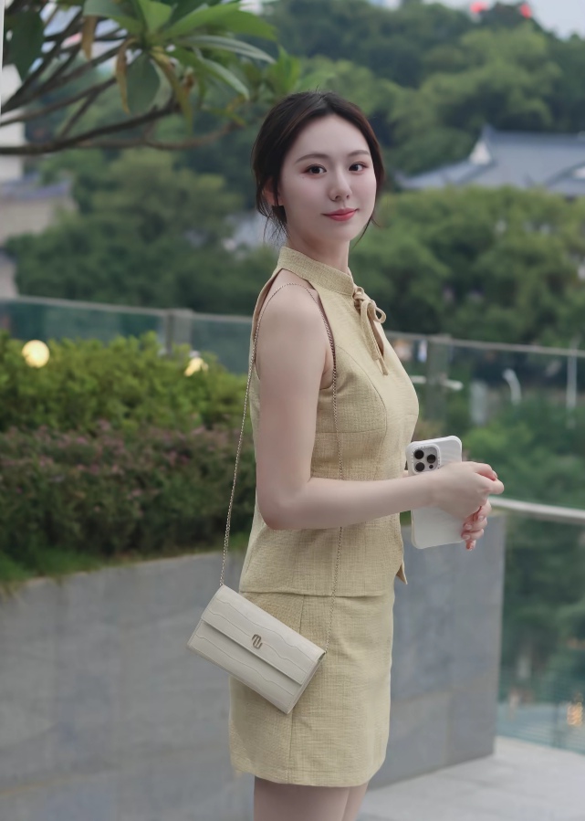 抬头已是秋，方觉岁月太匆匆