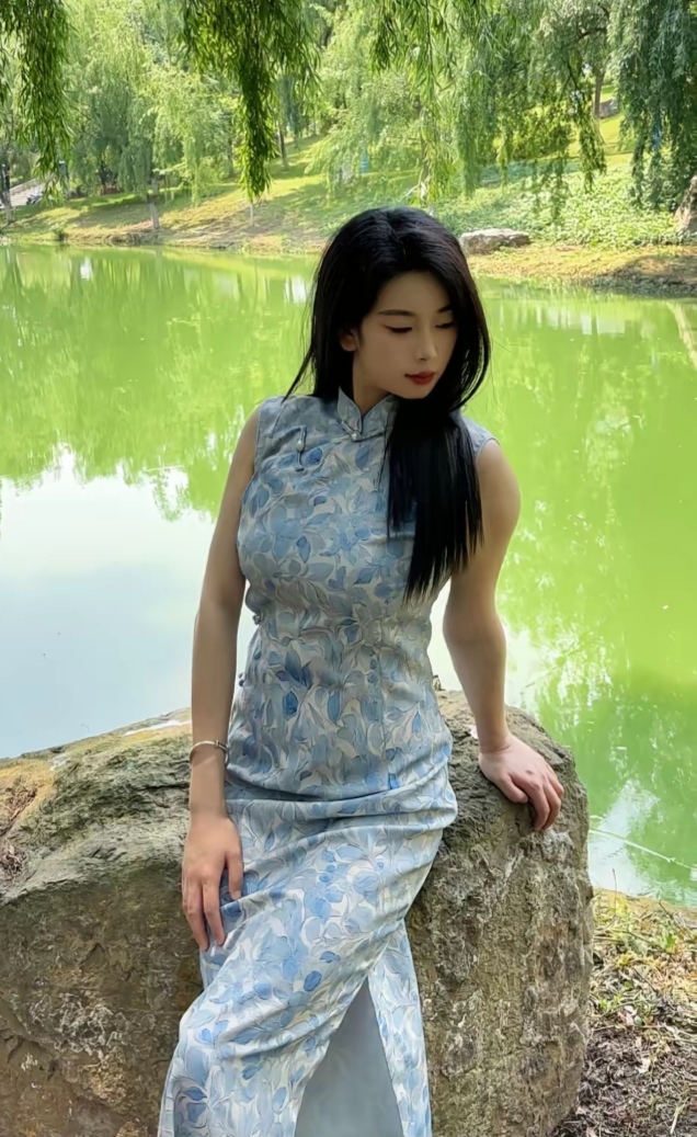 头发盘起来气质肯定不一样