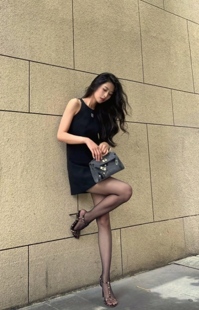 街拍[玫瑰][玫瑰][玫瑰]