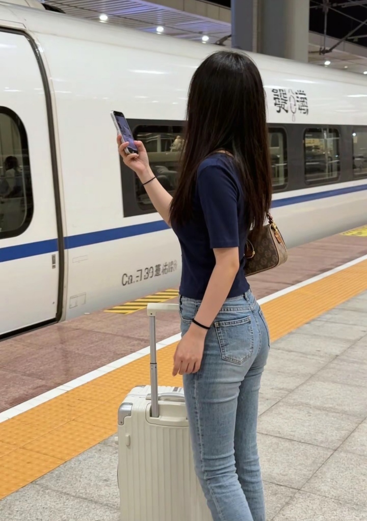 等会上车要个微信…