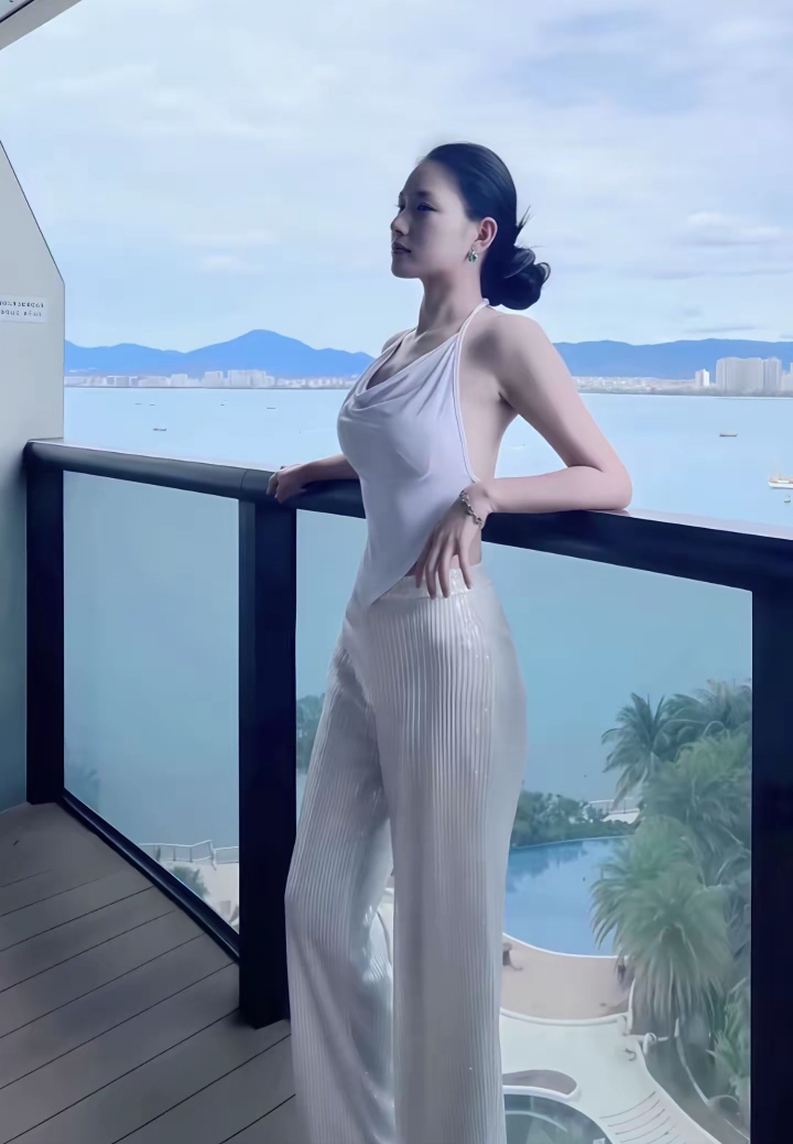 精致的轮廓，干净的线条