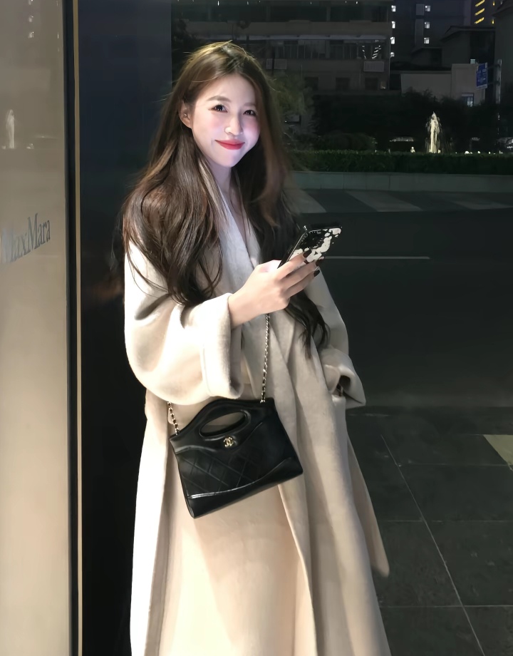 气质出众，笑容治愈