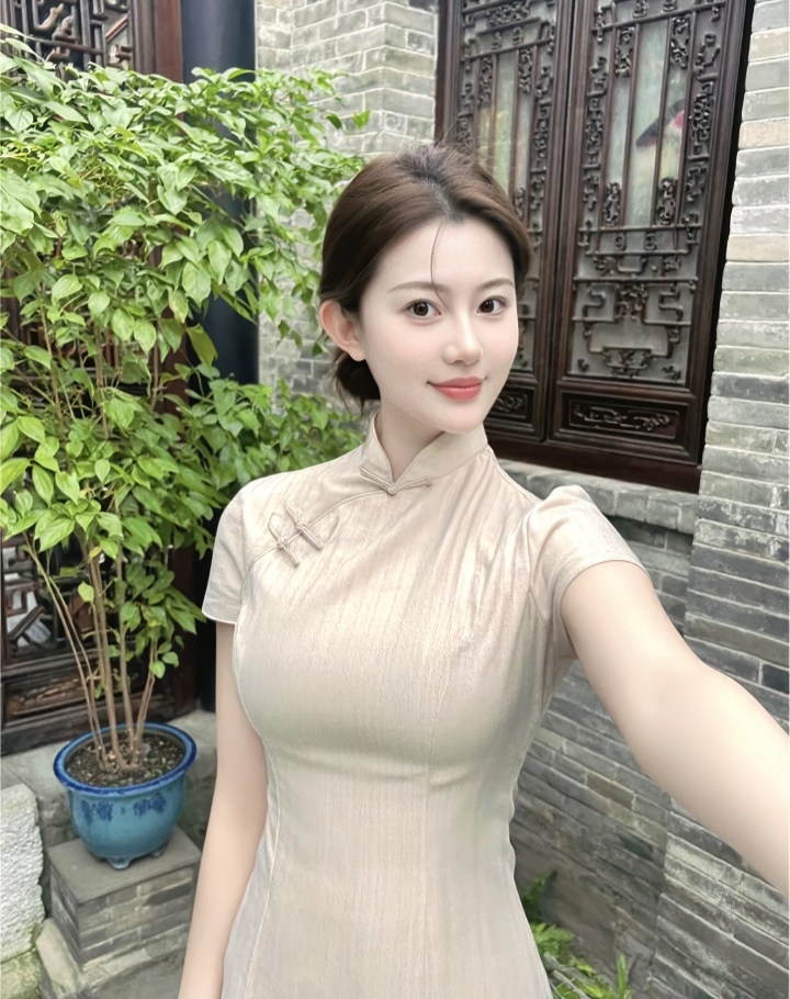 山外青山楼外楼，美女好看又温柔