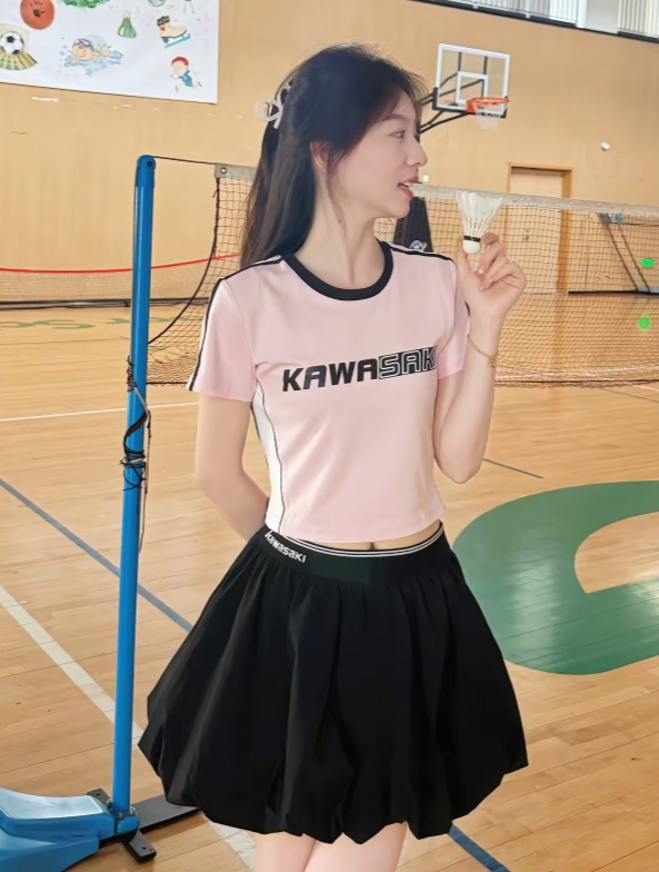 喜欢打羽毛球，球馆偶遇吖
