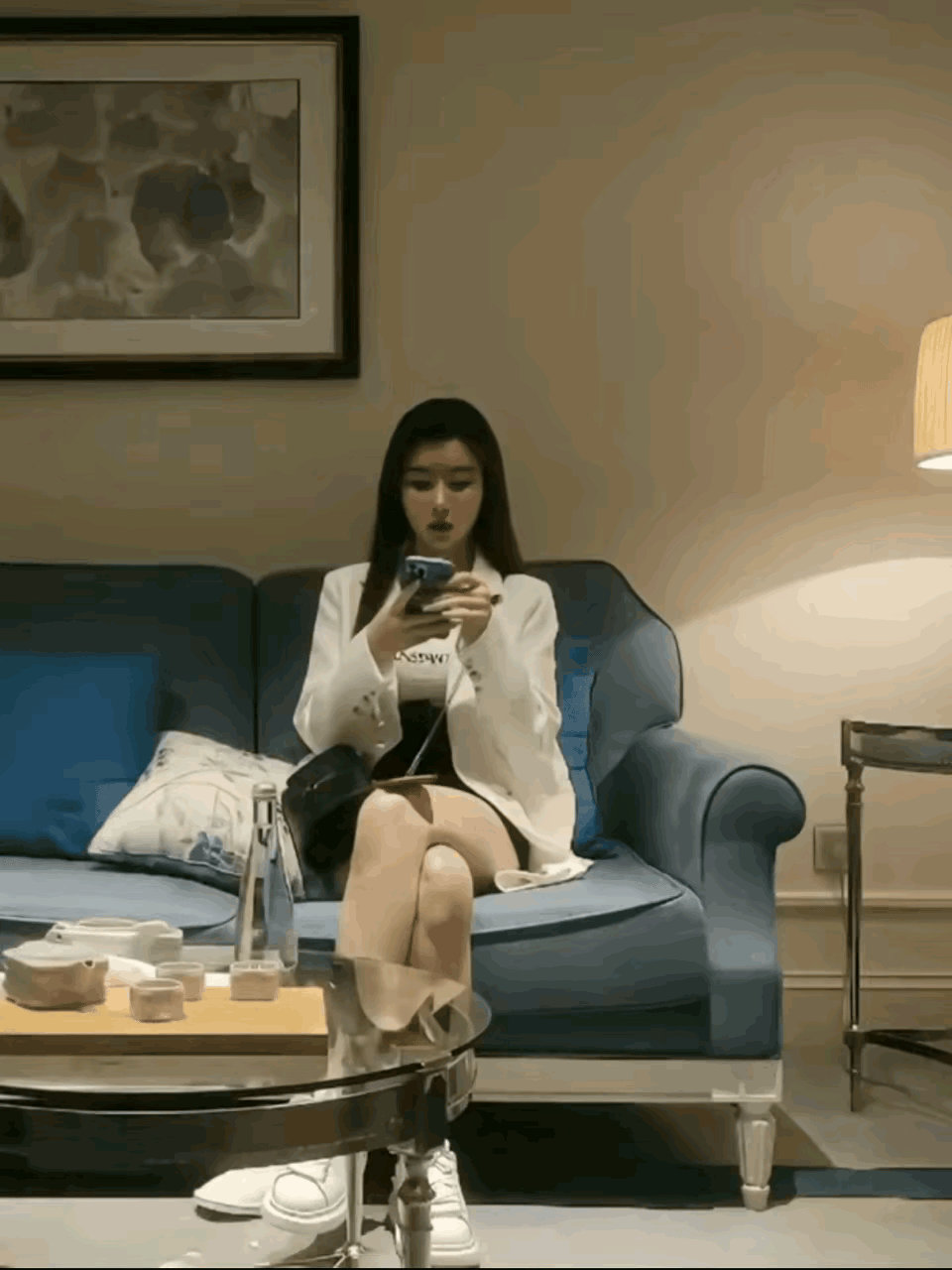 网友来稿，他说曾经看过一部短片，视频里的女主角很漂亮，男主角后来被抓了。

​​在这充满未知的时空中，我们对于未来的伴侣都充满期待。你是否已经为那个未来的另一半做好准备了呢？（图文无关）

​​